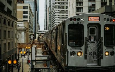 free-photo-of-chicago-elevated-train-in-downtown-urban-architecture